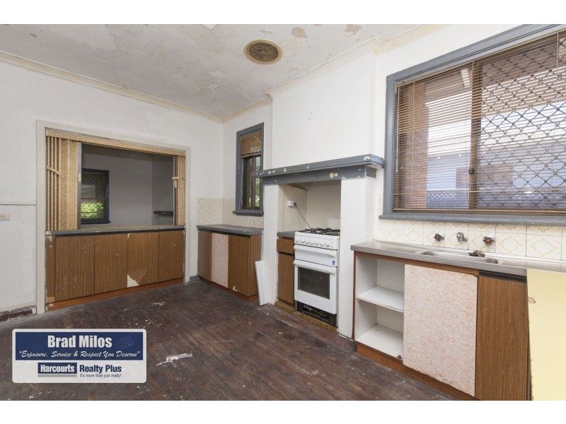 8 Lee Avenue, Hilton WA 6163