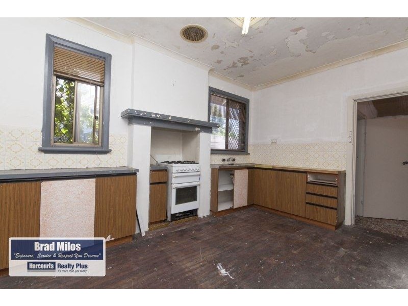 8 Lee Avenue, Hilton WA 6163