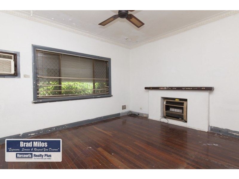 8 Lee Avenue, Hilton WA 6163