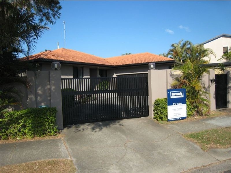 140 Rio Vista Blvd, Broadbeach Waters QLD 4218