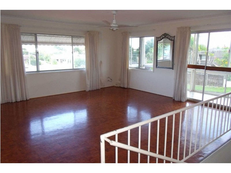 17 Raymond Avenue, Bundall QLD 4217