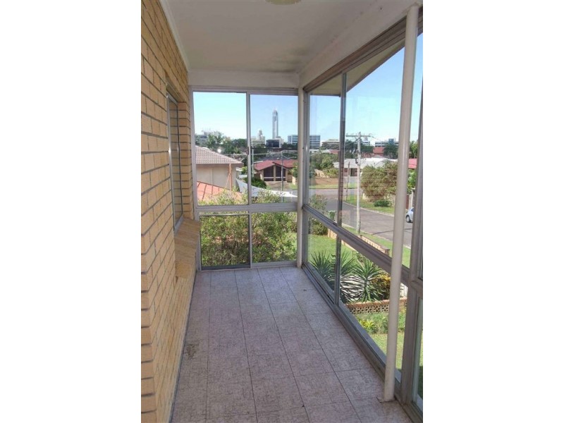 17 Raymond Avenue, Bundall QLD 4217