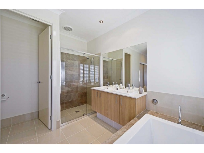 16  Sunset Place, Jacobs Well QLD 4208