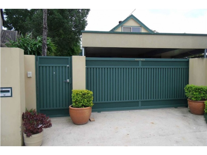 15 Ensenada Court, Broadbeach Waters QLD 4218