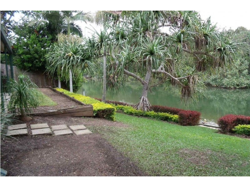15 Ensenada Court, Broadbeach Waters QLD 4218