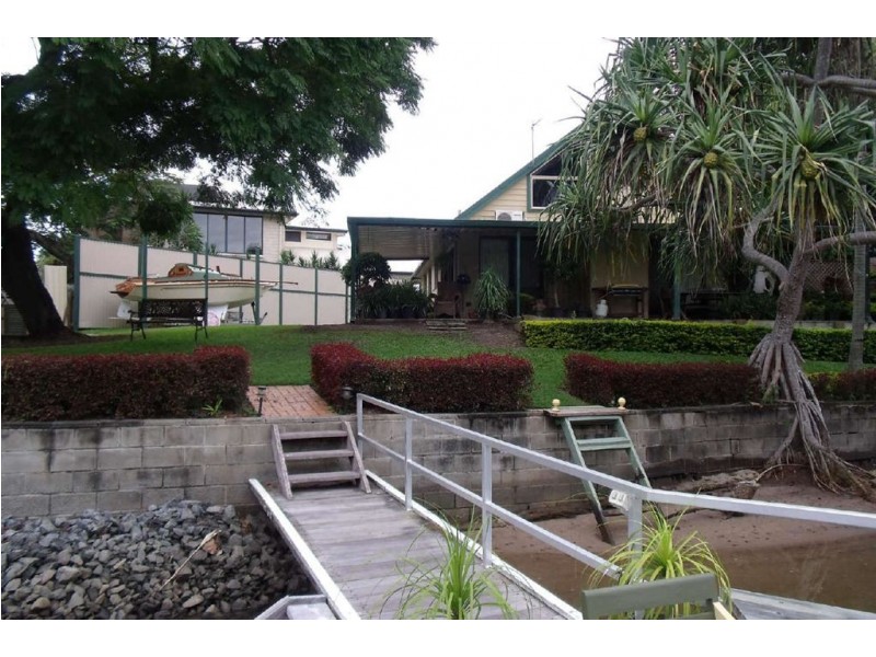 15 Ensenada Court, Broadbeach Waters QLD 4218
