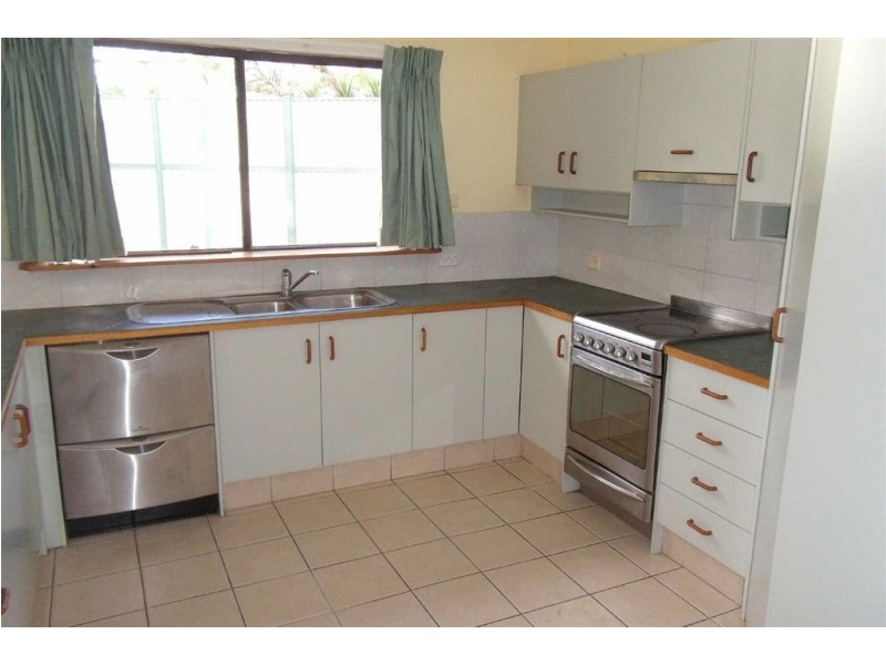 15 Ensenada Court, Broadbeach Waters QLD 4218
