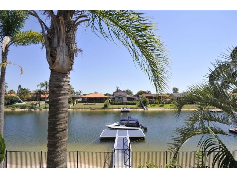 18 Pilot Court, Mermaid Waters QLD 4218