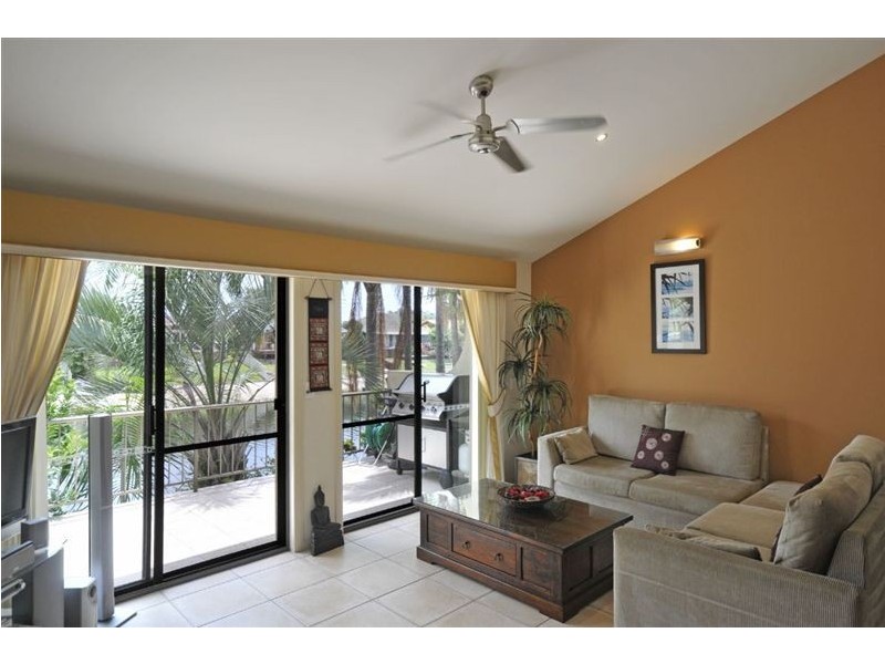 18 Pilot Court, Mermaid Waters QLD 4218