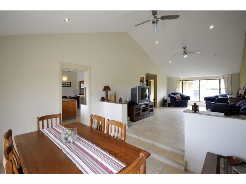 18 Pilot Court, Mermaid Waters QLD 4218