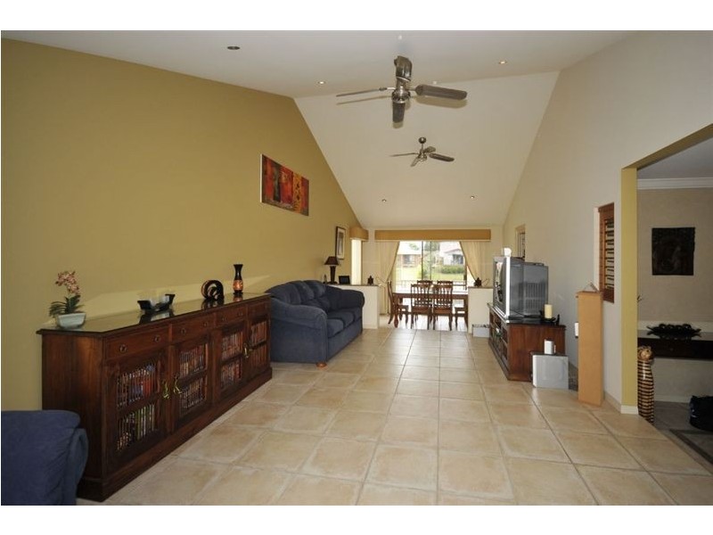 18 Pilot Court, Mermaid Waters QLD 4218