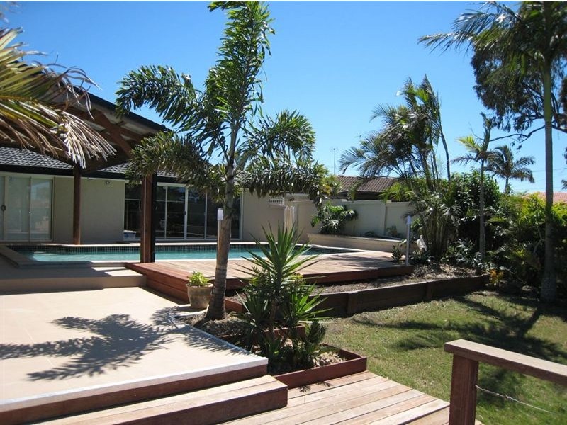 14 Andrea Ave, Broadbeach Waters QLD 4218