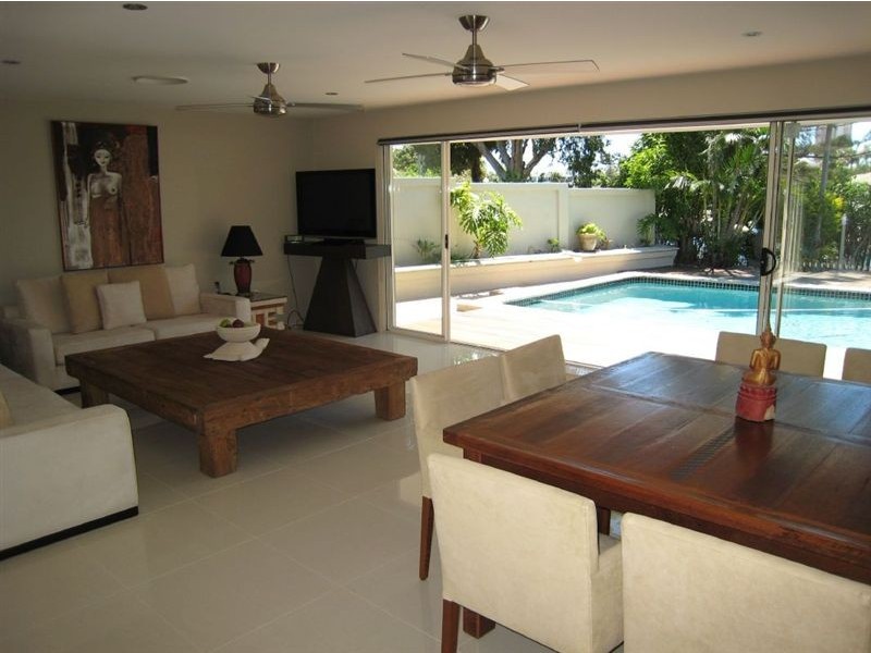 14 Andrea Ave, Broadbeach Waters QLD 4218