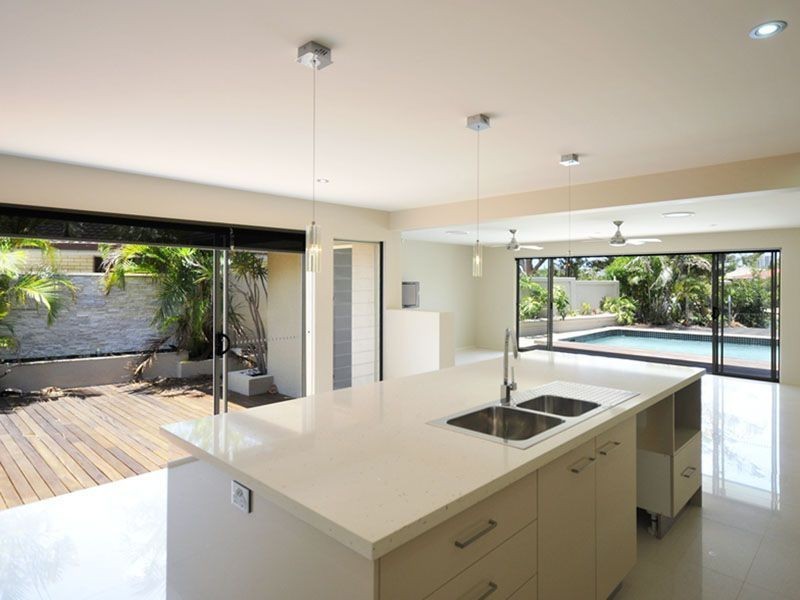 14 Andrea Ave, Broadbeach Waters QLD 4218