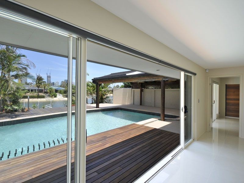14 Andrea Ave, Broadbeach Waters QLD 4218