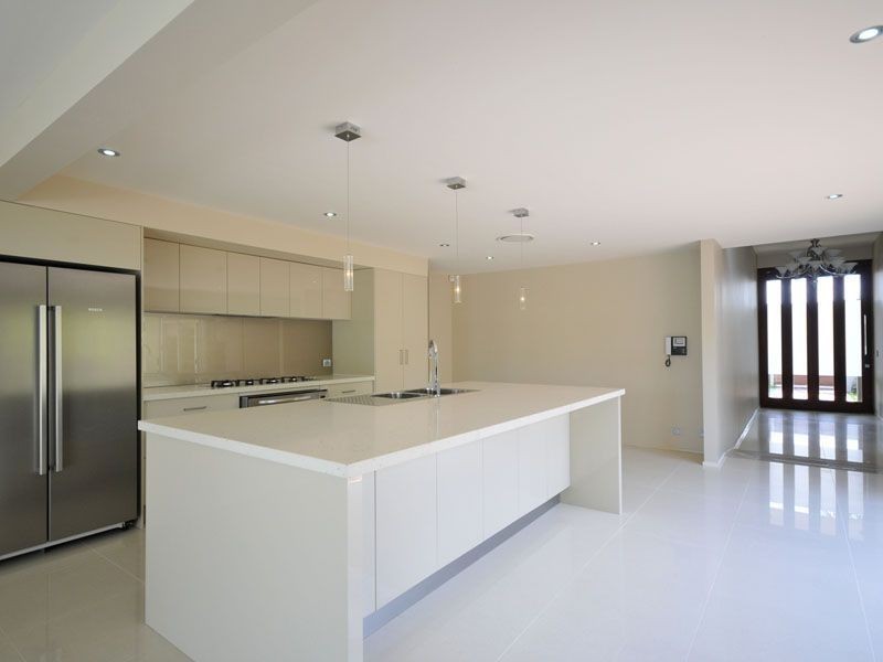 14 Andrea Ave, Broadbeach Waters QLD 4218