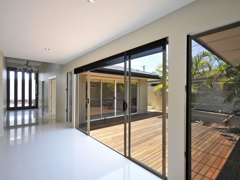 14 Andrea Ave, Broadbeach Waters QLD 4218