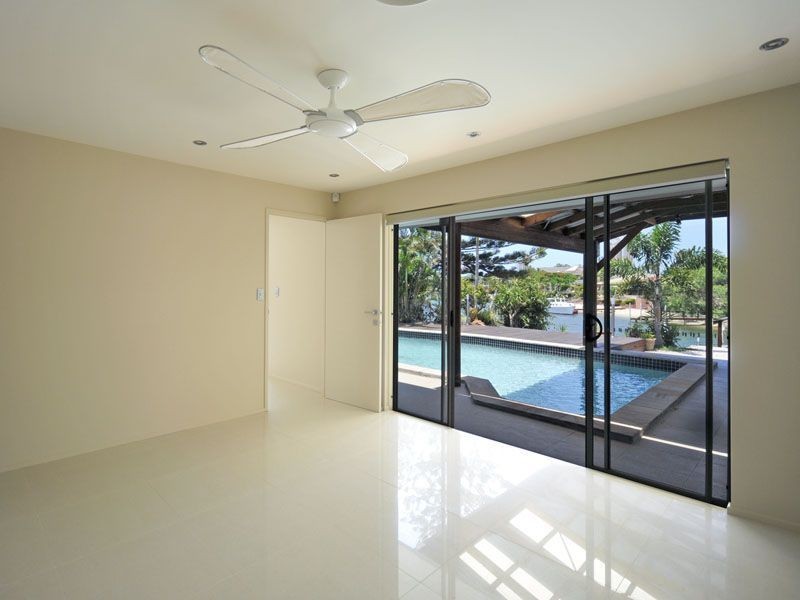 14 Andrea Ave, Broadbeach Waters QLD 4218
