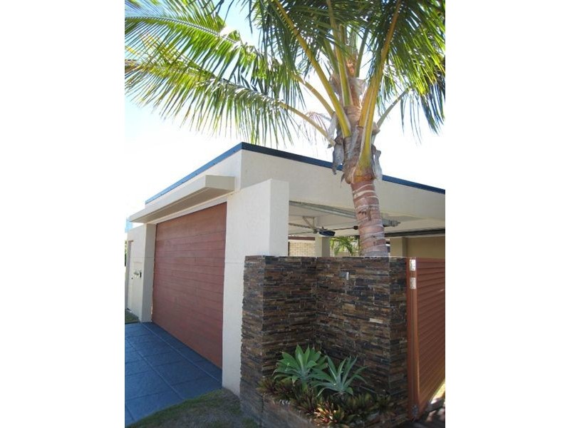 14 Andrea Ave, Broadbeach Waters QLD 4218