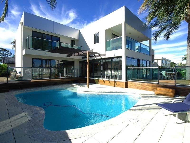32 Park Avenue, Broadbeach Waters QLD 4218