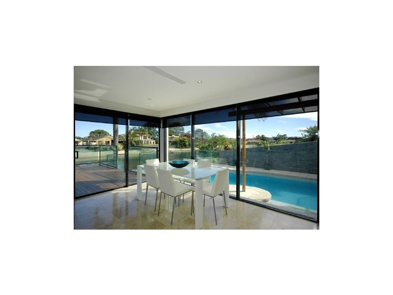 32 Park Avenue, Broadbeach Waters QLD 4218