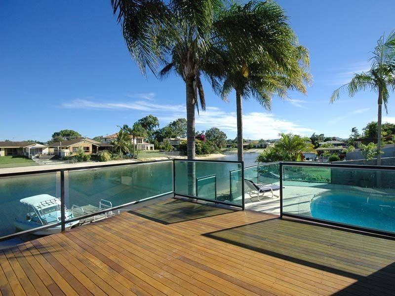 32 Park Avenue, Broadbeach Waters QLD 4218