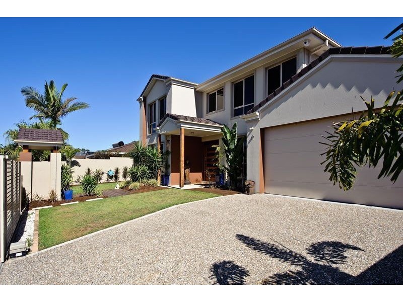 20 Bombala Street, Broadbeach Waters QLD 4218