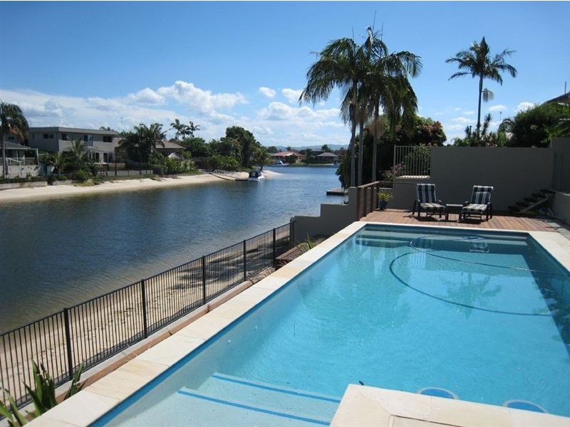 20 Bombala Street, Broadbeach Waters QLD 4218