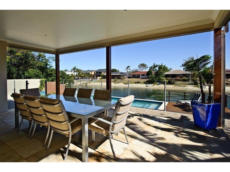 20 Bombala Street, Broadbeach Waters QLD 4218