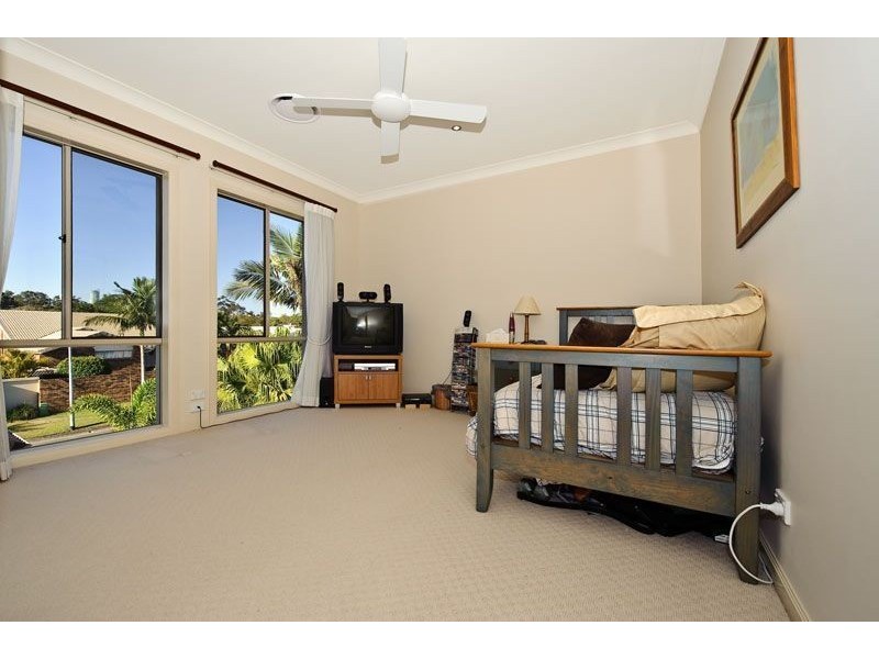 20 Bombala Street, Broadbeach Waters QLD 4218