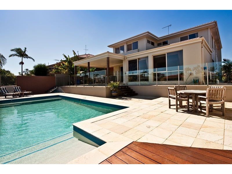 20 Bombala Street, Broadbeach Waters QLD 4218