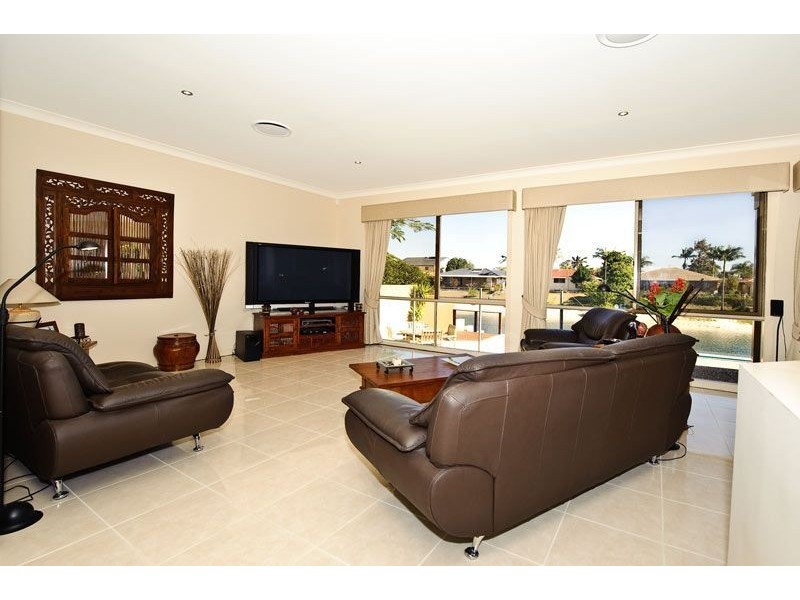 20 Bombala Street, Broadbeach Waters QLD 4218