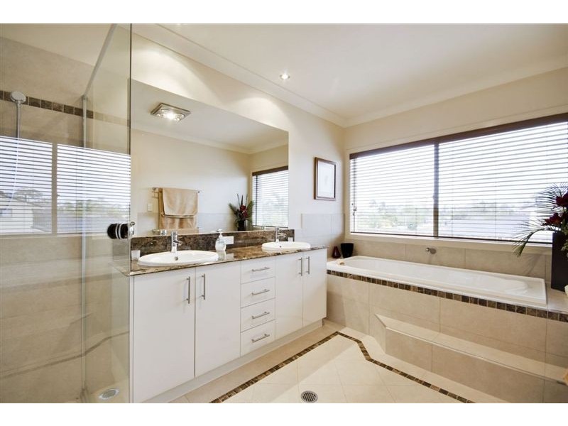 20 Bombala Street, Broadbeach Waters QLD 4218