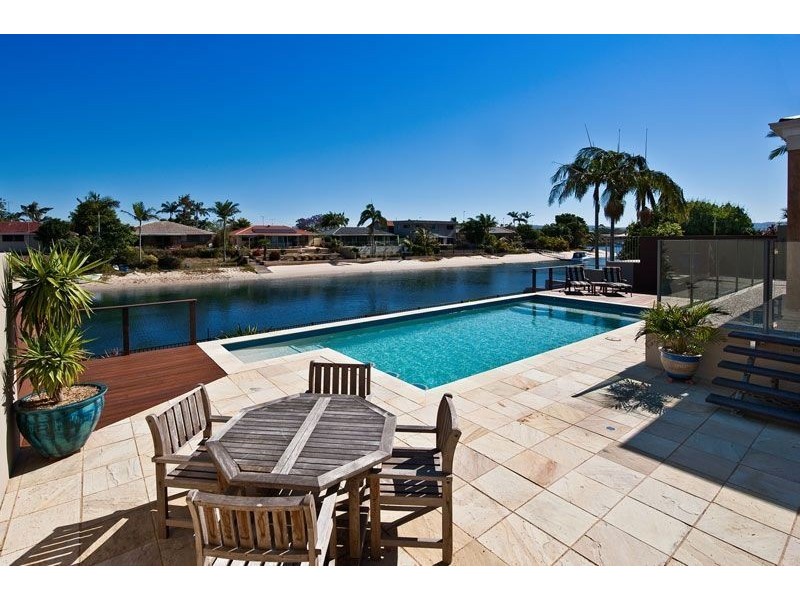 20 Bombala Street, Broadbeach Waters QLD 4218