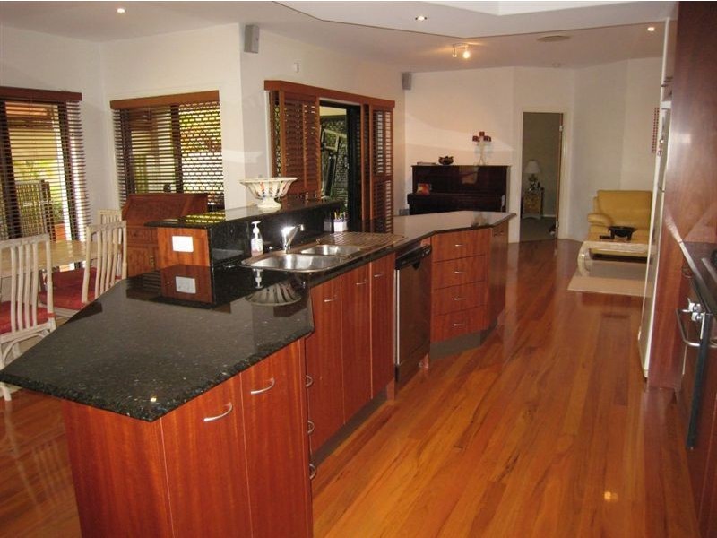 15 Rebholz Drive, Benowa Waters QLD 4217