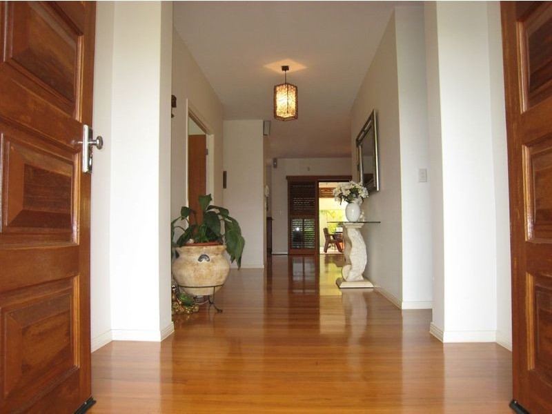 15 Rebholz Drive, Benowa Waters QLD 4217