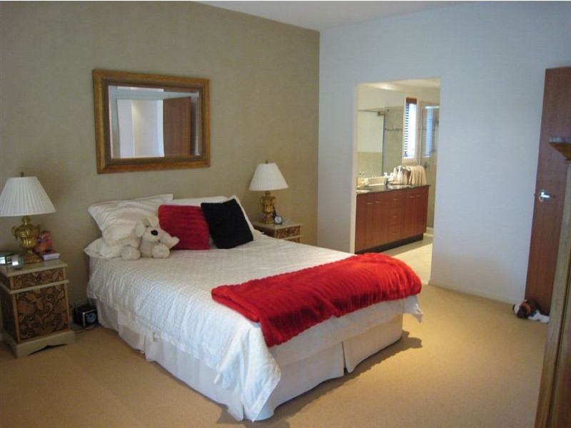 15 Rebholz Drive, Benowa Waters QLD 4217