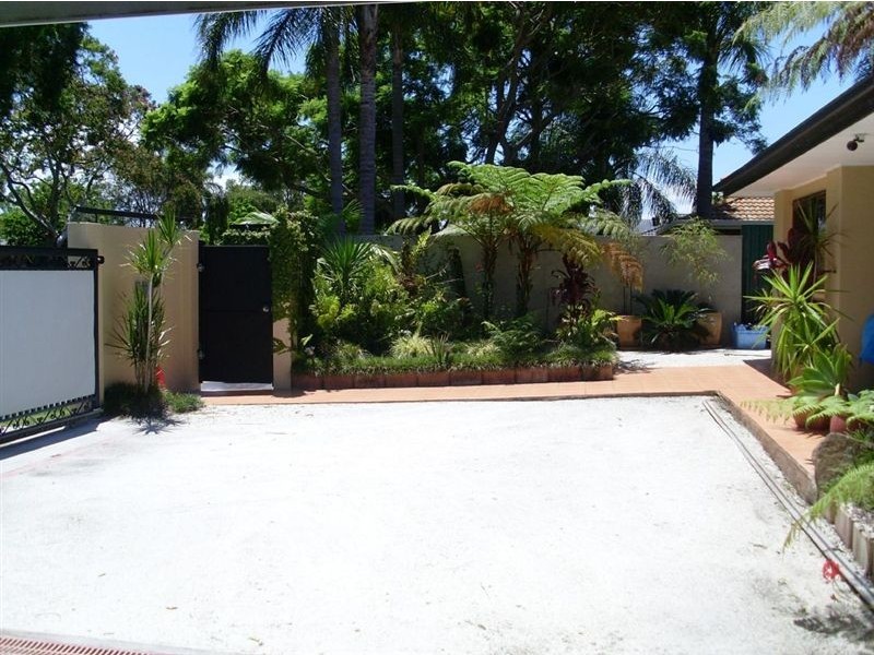 147 Markeri Street, Mermaid Waters QLD 4218