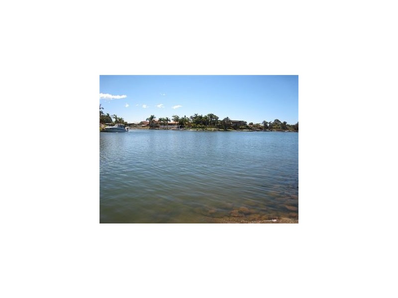 2 Cypress Drive, Broadbeach Waters QLD 4218