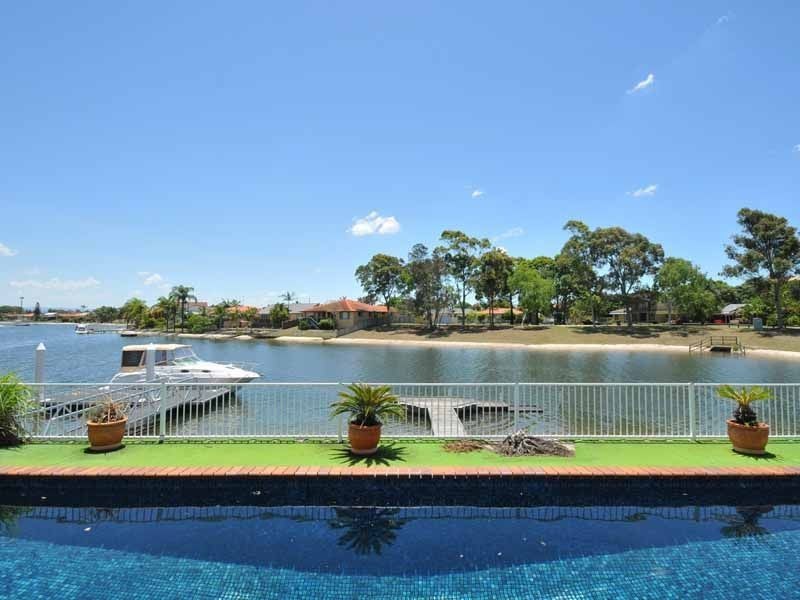 5 Kurrawa Avenue, Mermaid Waters QLD 4218