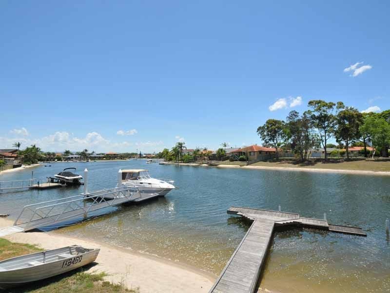 5 Kurrawa Avenue, Mermaid Waters QLD 4218