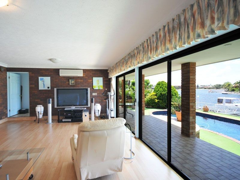 5 Kurrawa Avenue, Mermaid Waters QLD 4218