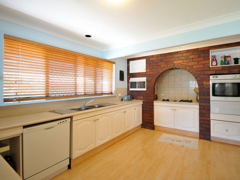 5 Kurrawa Avenue, Mermaid Waters QLD 4218