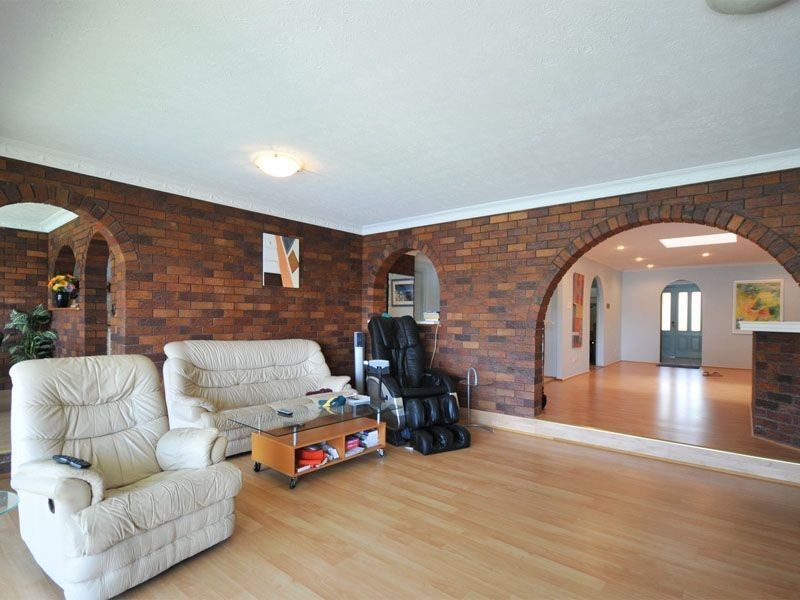 5 Kurrawa Avenue, Mermaid Waters QLD 4218