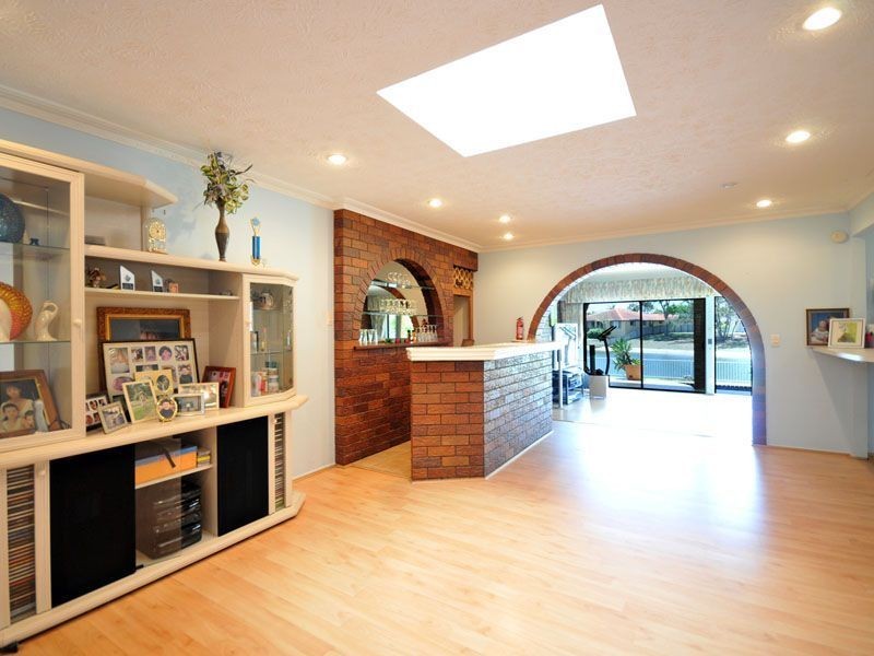 5 Kurrawa Avenue, Mermaid Waters QLD 4218