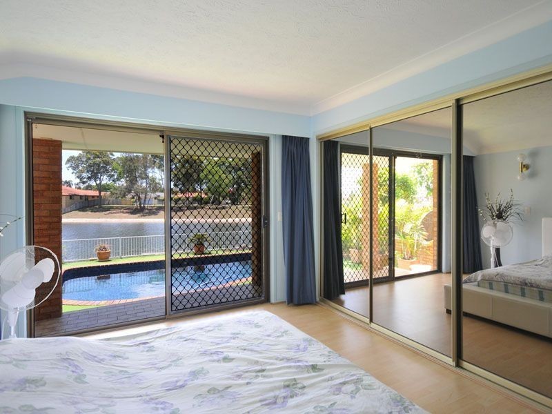 5 Kurrawa Avenue, Mermaid Waters QLD 4218