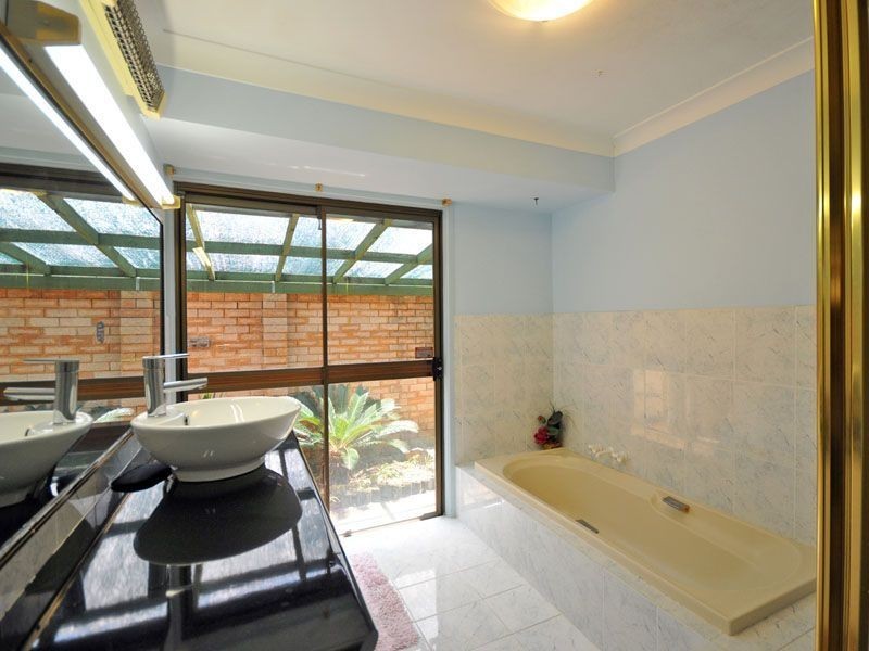 5 Kurrawa Avenue, Mermaid Waters QLD 4218