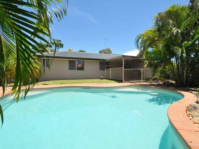 100 Waitomo Street, Broadbeach Waters QLD 4218