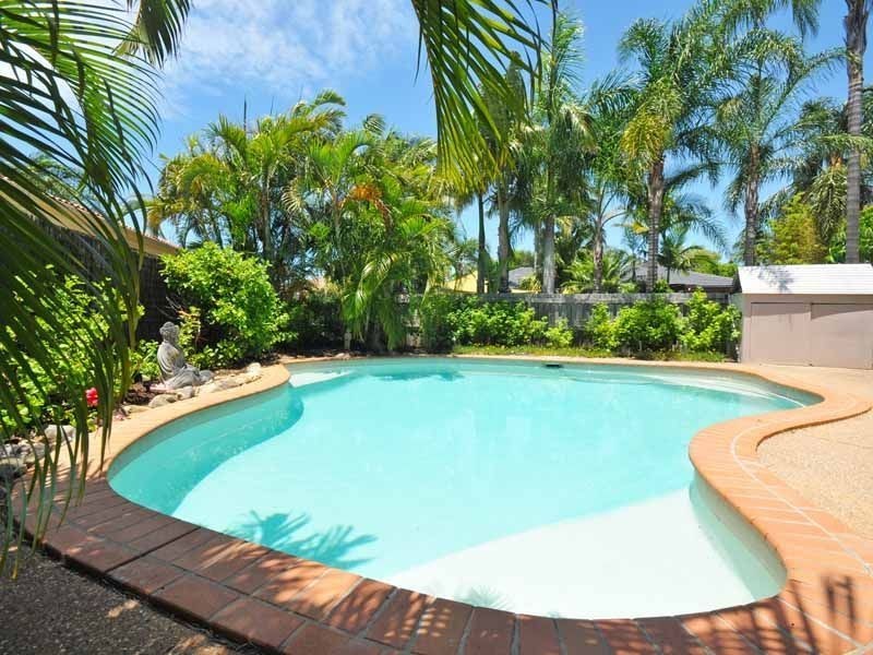 100 Waitomo Street, Broadbeach Waters QLD 4218