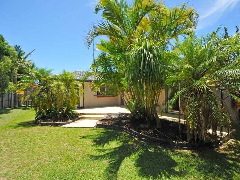 100 Waitomo Street, Broadbeach Waters QLD 4218